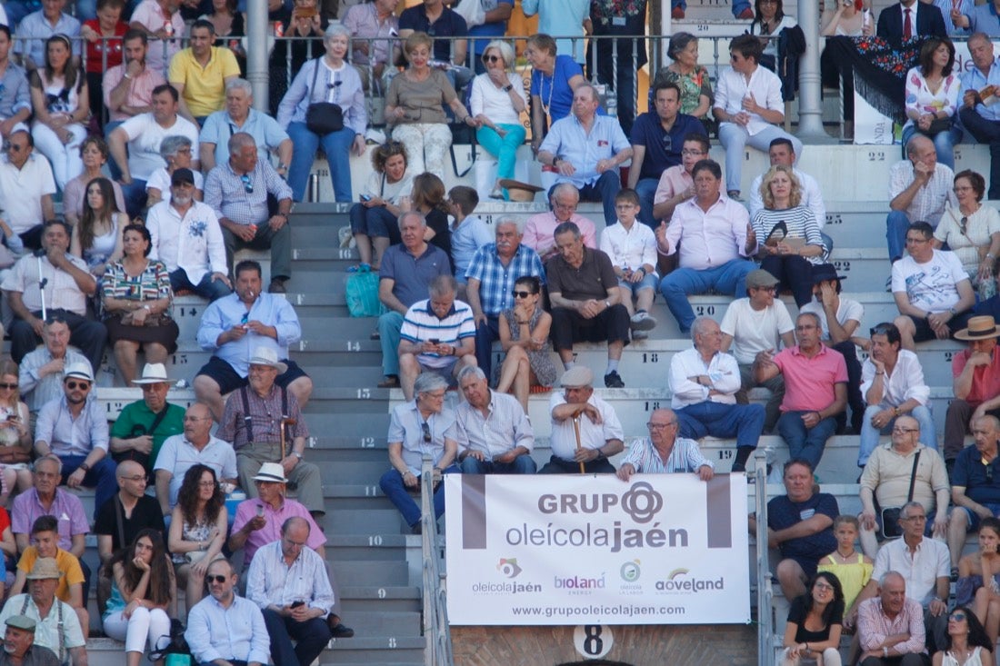 Fueron muchos los que acudieron a la plaza de toros de la ciudad este jueves