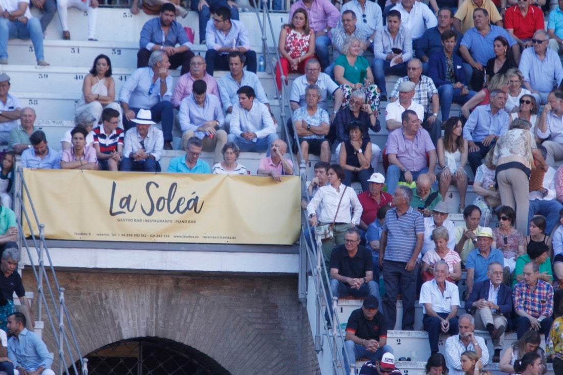 Fueron muchos los que acudieron a la plaza de toros de la ciudad este jueves