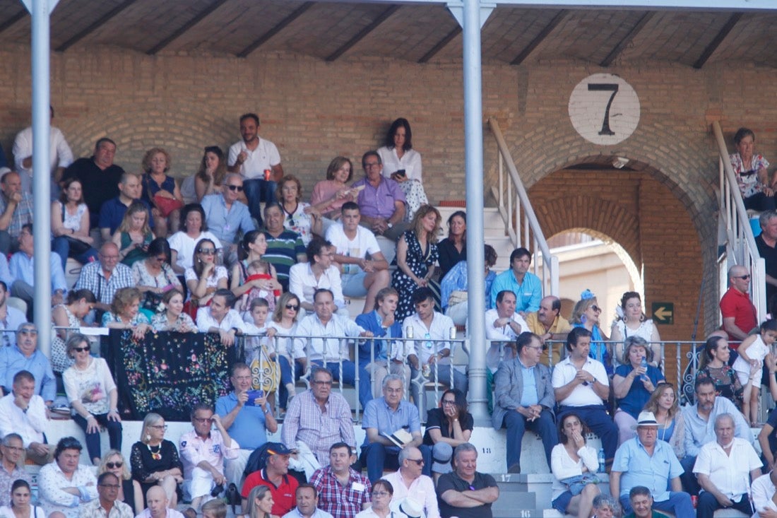 Fueron muchos los que acudieron a la plaza de toros de la ciudad este jueves