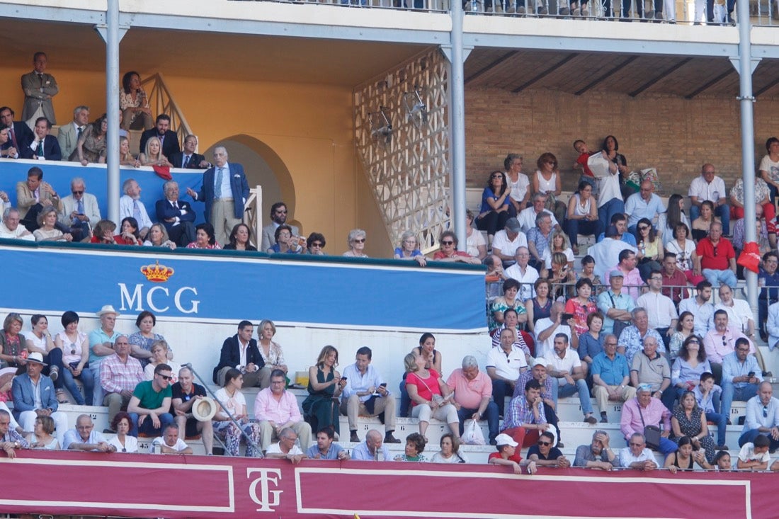 Fueron muchos los que acudieron a la plaza de toros de la ciudad este jueves