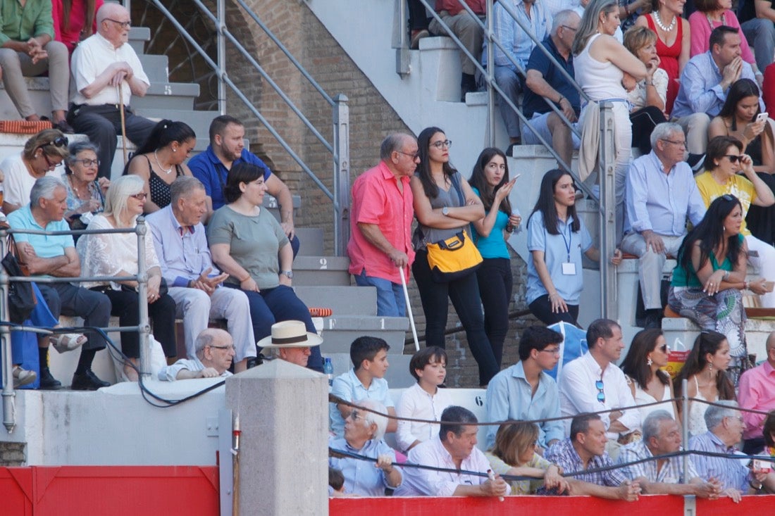 Fueron muchos los que acudieron a la plaza de toros de la ciudad este jueves