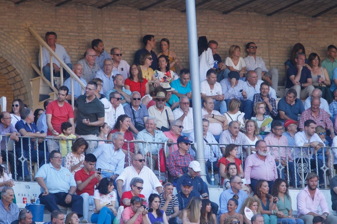 Fueron muchos los que acudieron a la plaza de toros de la ciudad este jueves