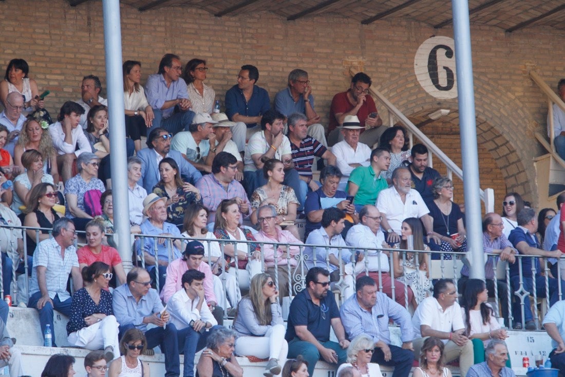 Fueron muchos los que acudieron a la plaza de toros de la ciudad este jueves