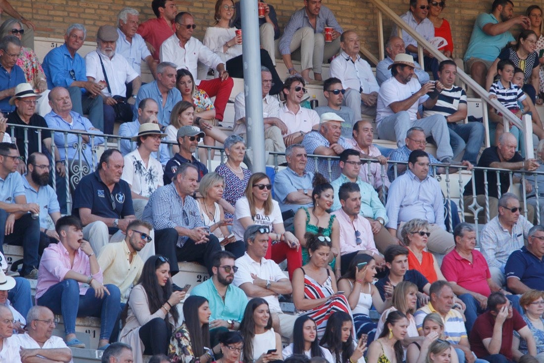 Fueron muchos los que acudieron a la plaza de toros de la ciudad este jueves