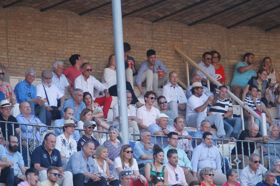 Fueron muchos los que acudieron a la plaza de toros de la ciudad este jueves