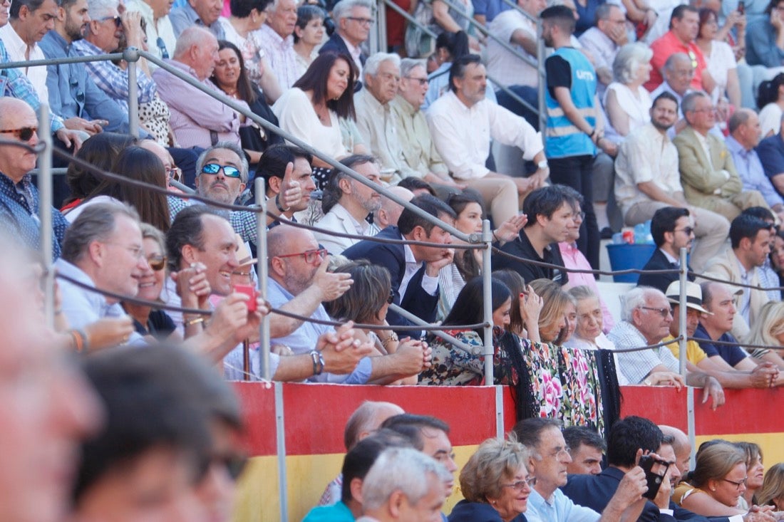 Fueron muchos los que acudieron a la plaza de toros de la ciudad este jueves