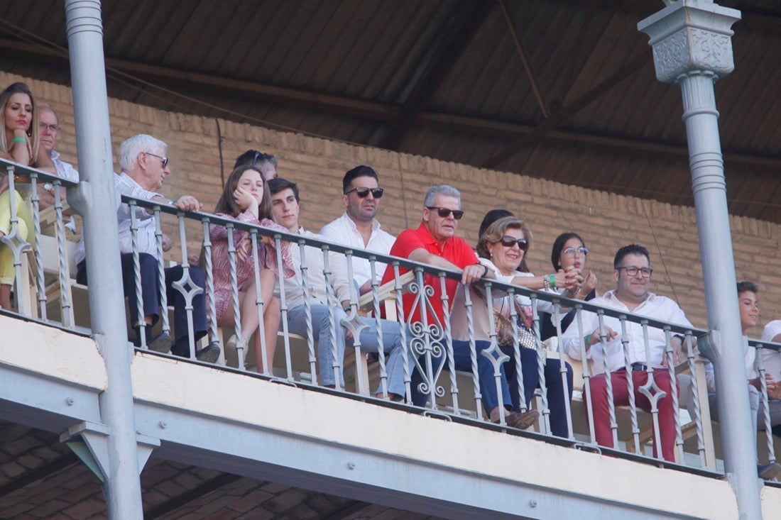 Fueron muchos los que acudieron a la plaza de toros de la ciudad este jueves