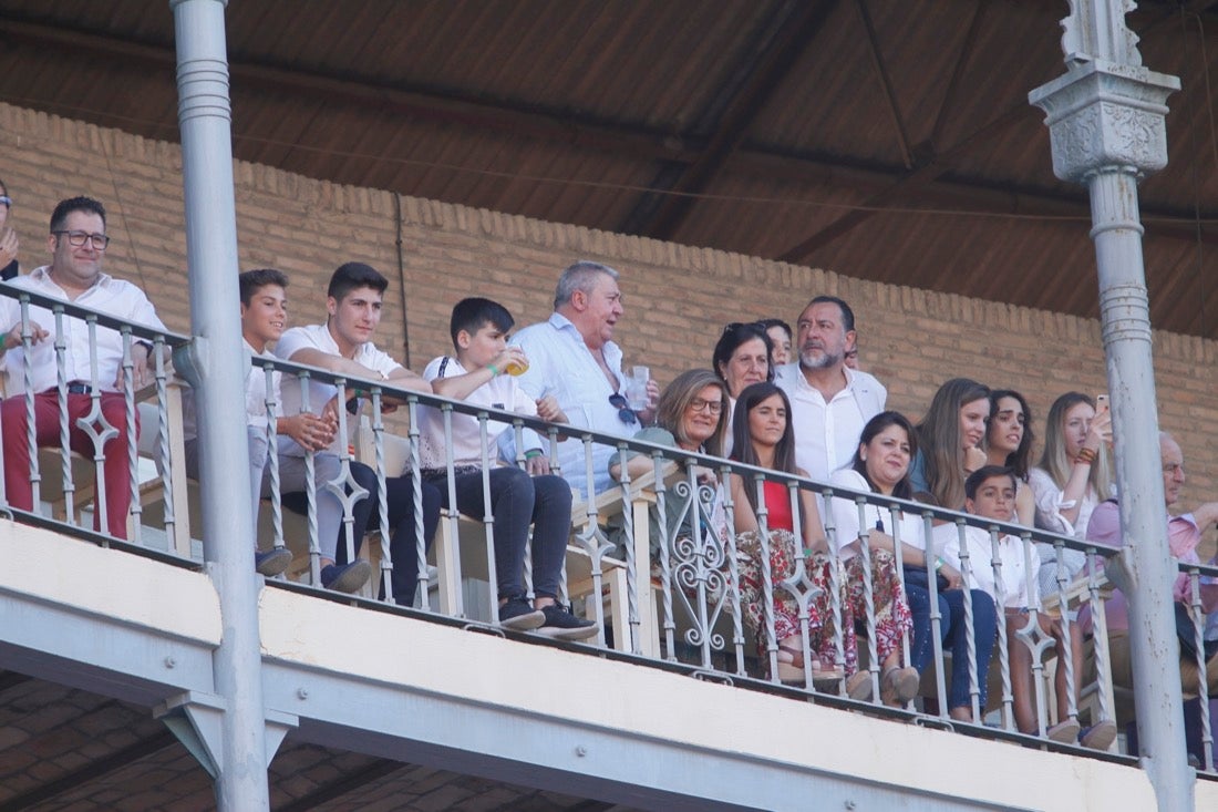 Fueron muchos los que acudieron a la plaza de toros de la ciudad este jueves