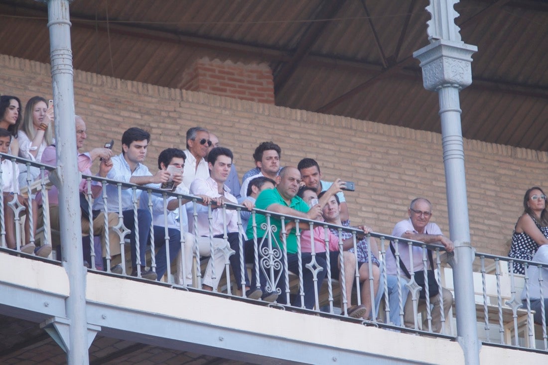 Fueron muchos los que acudieron a la plaza de toros de la ciudad este jueves