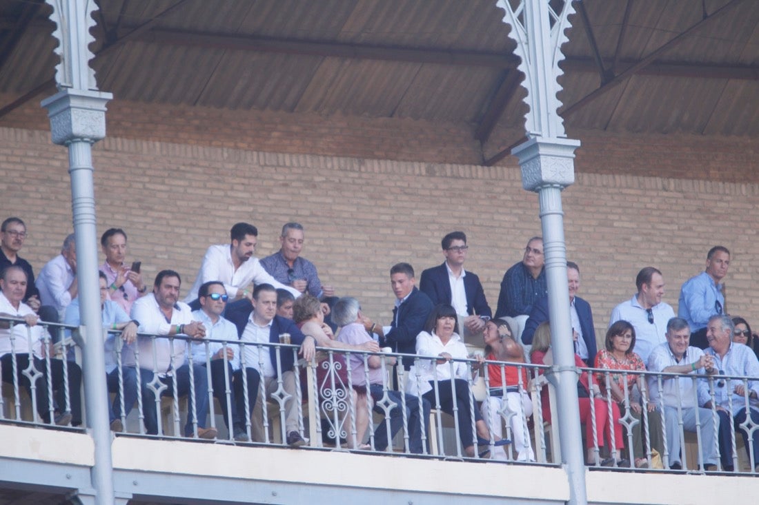 Fueron muchos los que acudieron a la plaza de toros de la ciudad este jueves