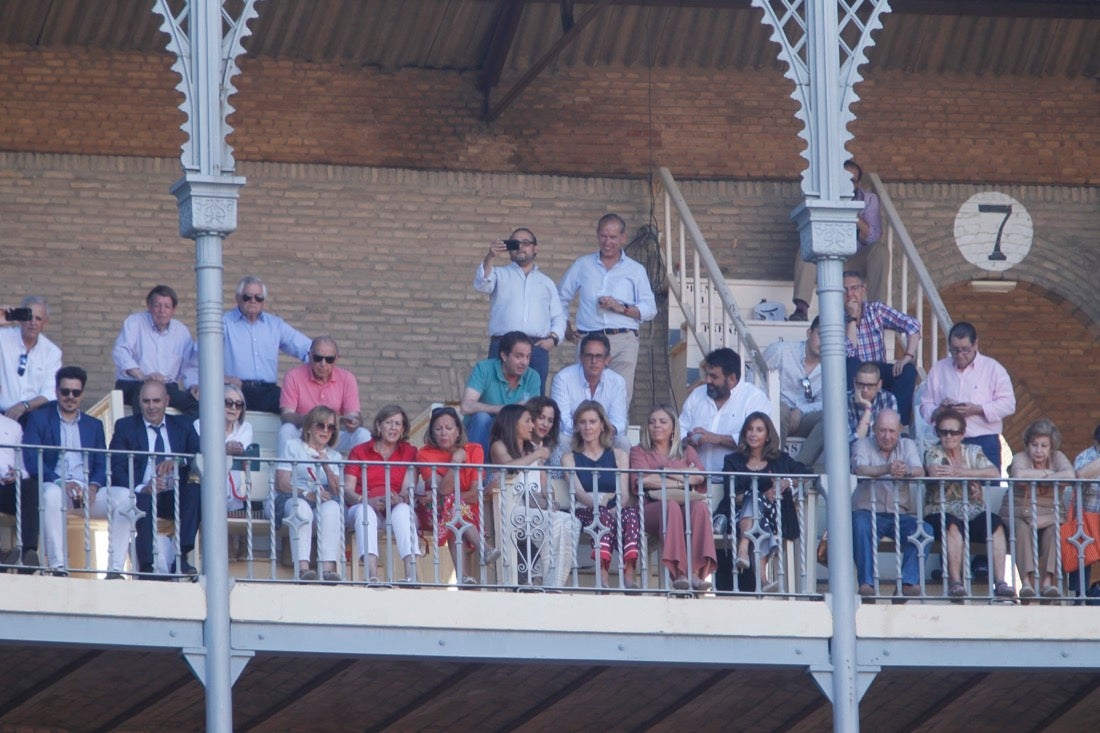 Fueron muchos los que acudieron a la plaza de toros de la ciudad este jueves