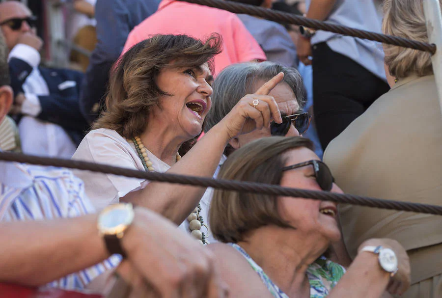 La ministra Carmen Calvo. | El retorno del diestro a la Monumental de Frascuelo congregó a personalidades de la primera plana mediática