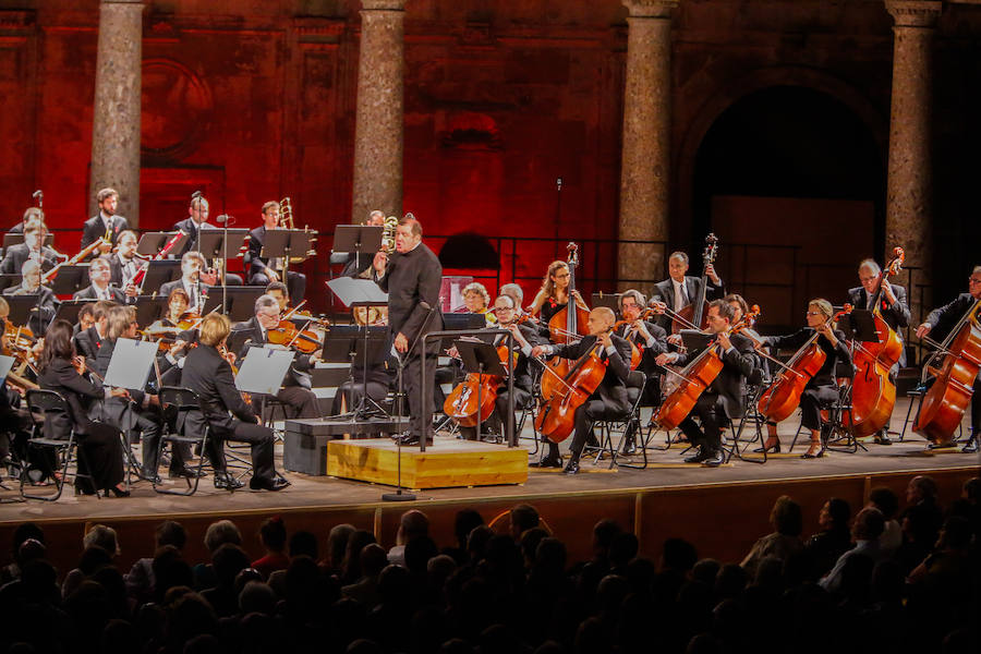 La O.C.G. abrió anoche el 68 Festival Internacional de Música y Danza de Granada, con la brillante dirección de Ivor Borton