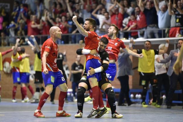 Ureña celebra un gol en el pasado play off de ascenso.