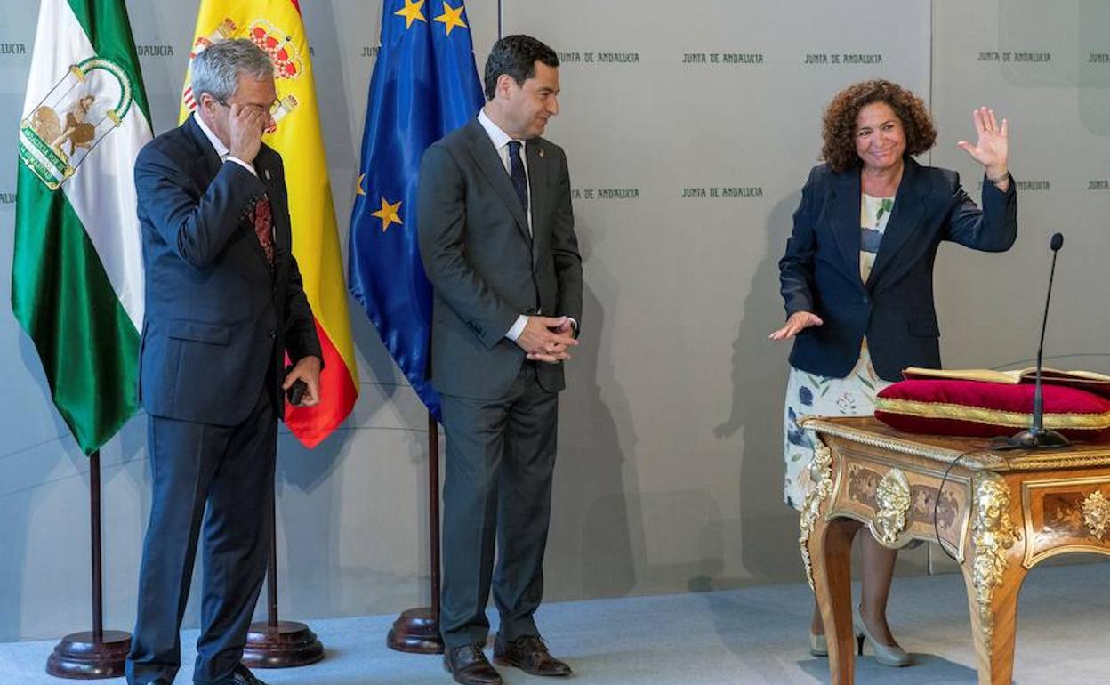 Pilar Aranda toma posesión en el Palacio de San Telmo ante Juanma Moreno, presidente de la Junta