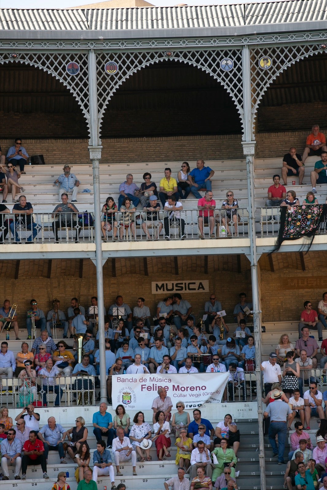 Borja Collado y Miguel Aguilar ponen broche triunfal a la feria del Corpus. El bastetano Aquilino Girón, que cortó una oreja y acreditó sobrado valor, acabó en la enfermería con una lesión en la rodilla