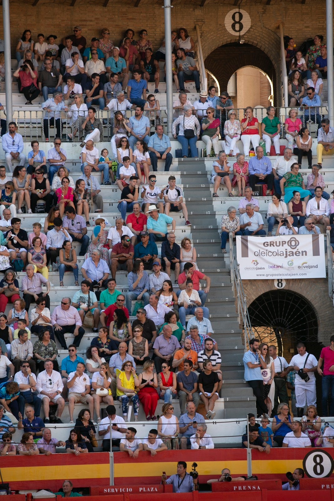 Borja Collado y Miguel Aguilar ponen broche triunfal a la feria del Corpus. El bastetano Aquilino Girón, que cortó una oreja y acreditó sobrado valor, acabó en la enfermería con una lesión en la rodilla