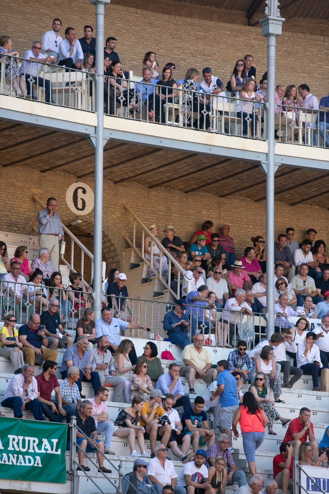 Borja Collado y Miguel Aguilar ponen broche triunfal a la feria del Corpus. El bastetano Aquilino Girón, que cortó una oreja y acreditó sobrado valor, acabó en la enfermería con una lesión en la rodilla