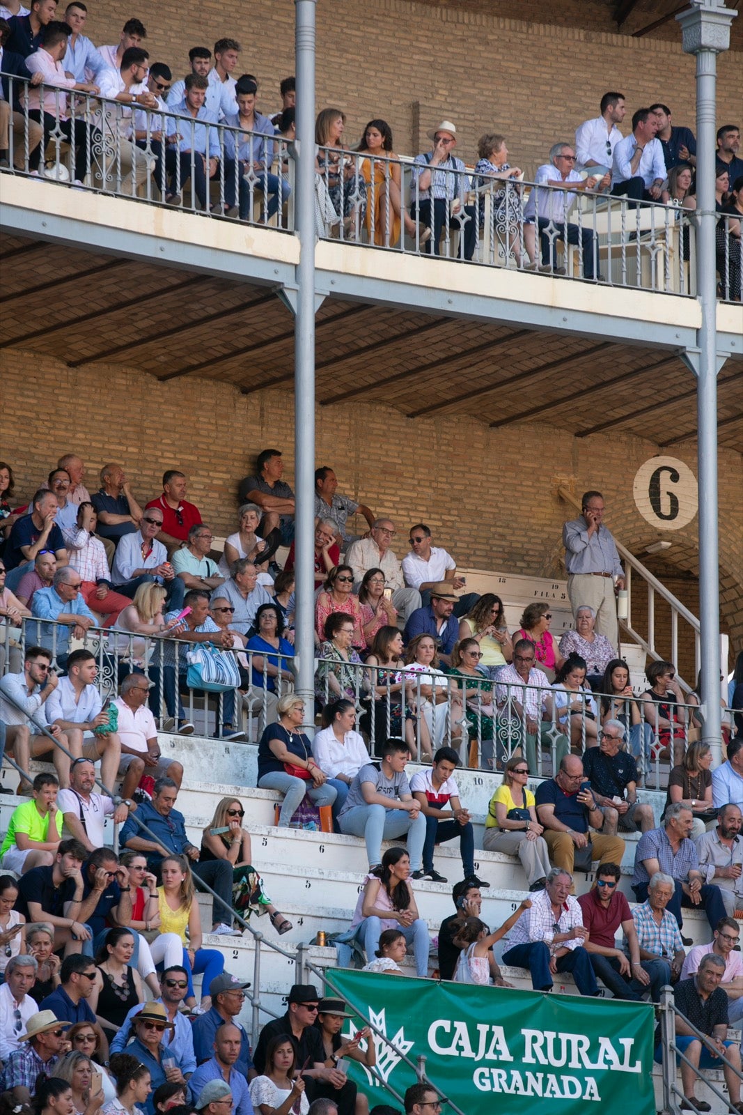 Borja Collado y Miguel Aguilar ponen broche triunfal a la feria del Corpus. El bastetano Aquilino Girón, que cortó una oreja y acreditó sobrado valor, acabó en la enfermería con una lesión en la rodilla