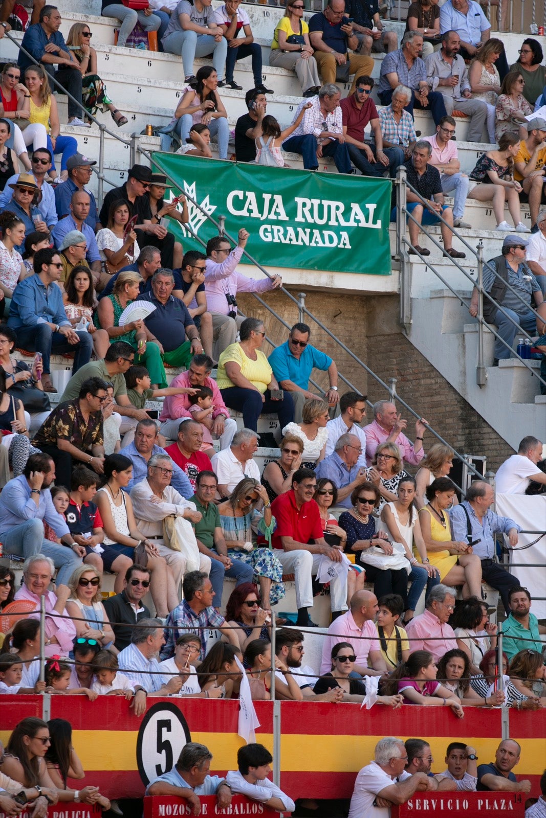 Borja Collado y Miguel Aguilar ponen broche triunfal a la feria del Corpus. El bastetano Aquilino Girón, que cortó una oreja y acreditó sobrado valor, acabó en la enfermería con una lesión en la rodilla