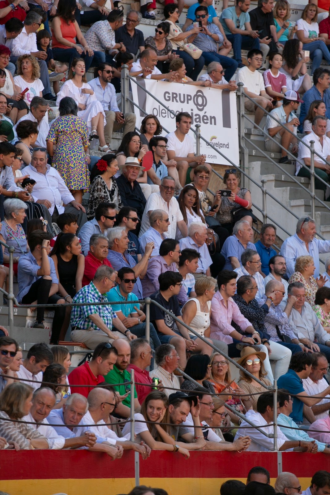 Borja Collado y Miguel Aguilar ponen broche triunfal a la feria del Corpus. El bastetano Aquilino Girón, que cortó una oreja y acreditó sobrado valor, acabó en la enfermería con una lesión en la rodilla