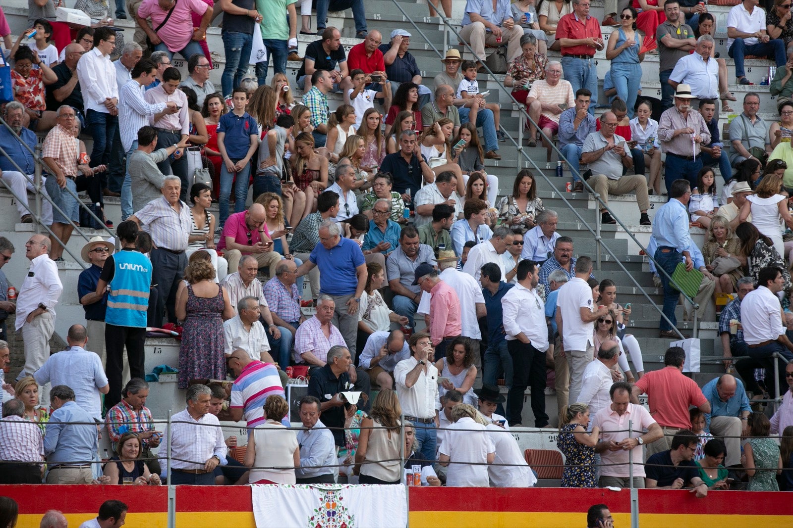 Borja Collado y Miguel Aguilar ponen broche triunfal a la feria del Corpus. El bastetano Aquilino Girón, que cortó una oreja y acreditó sobrado valor, acabó en la enfermería con una lesión en la rodilla