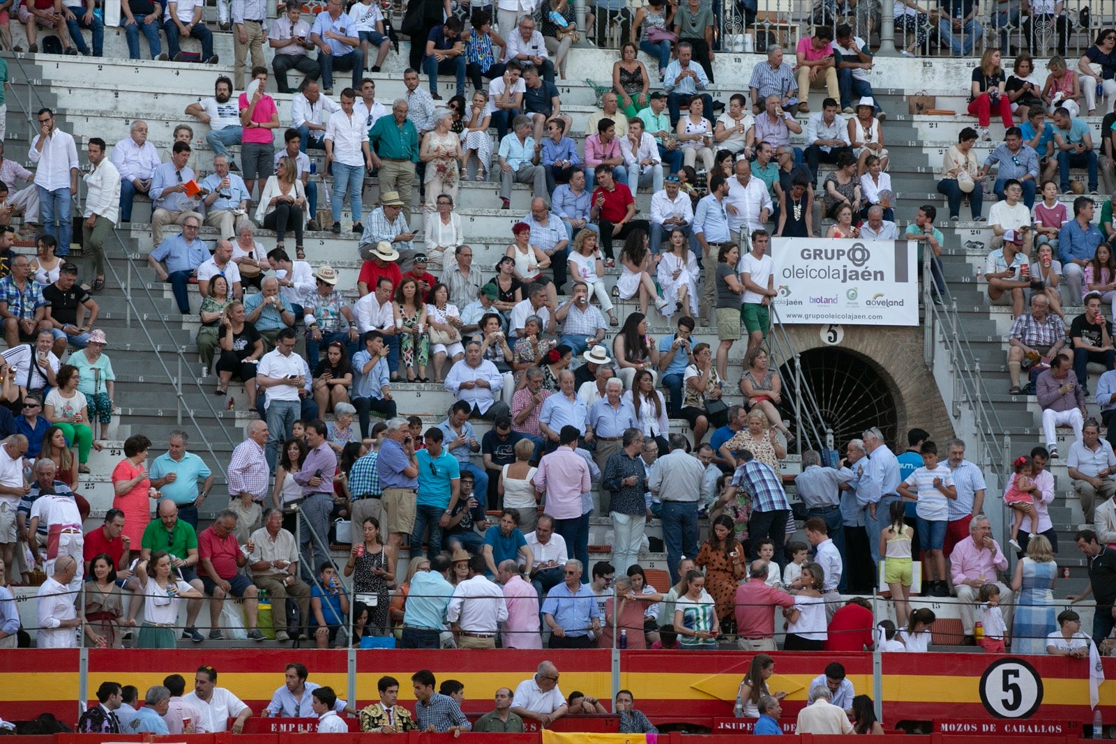 Borja Collado y Miguel Aguilar ponen broche triunfal a la feria del Corpus. El bastetano Aquilino Girón, que cortó una oreja y acreditó sobrado valor, acabó en la enfermería con una lesión en la rodilla