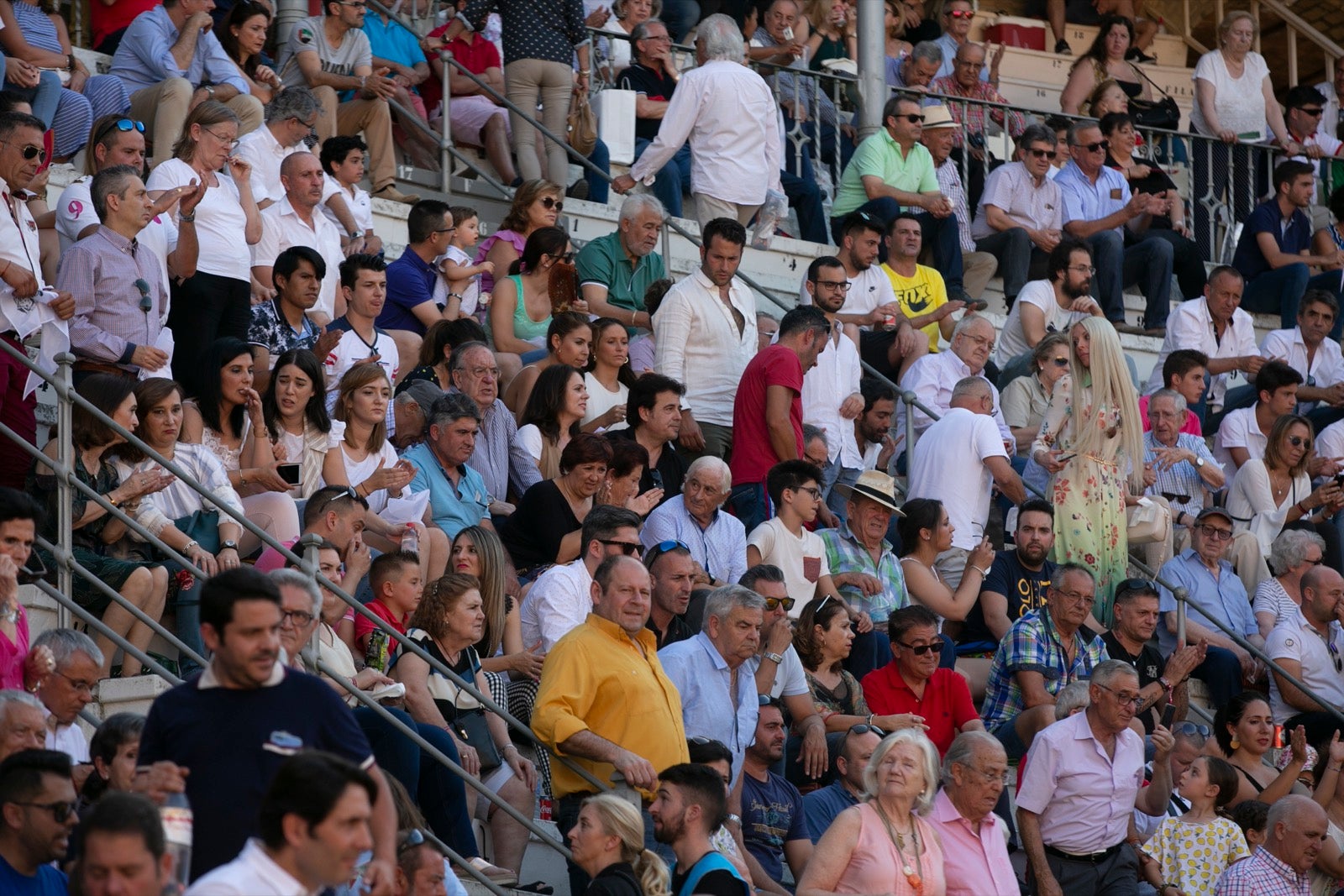 Borja Collado y Miguel Aguilar ponen broche triunfal a la feria del Corpus. El bastetano Aquilino Girón, que cortó una oreja y acreditó sobrado valor, acabó en la enfermería con una lesión en la rodilla