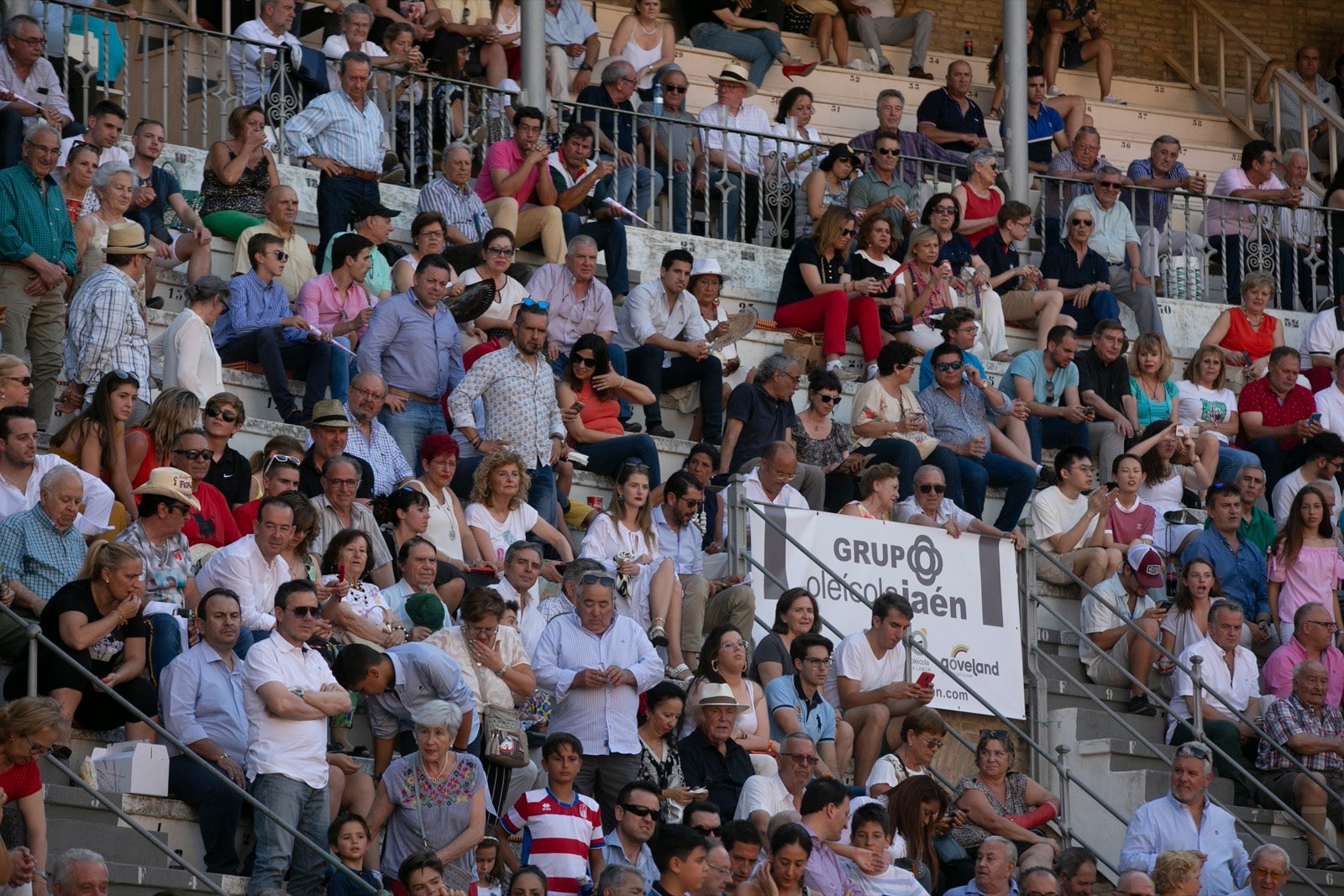 Borja Collado y Miguel Aguilar ponen broche triunfal a la feria del Corpus. El bastetano Aquilino Girón, que cortó una oreja y acreditó sobrado valor, acabó en la enfermería con una lesión en la rodilla