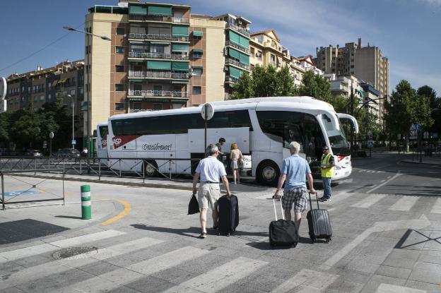 El enlace bus-AVE cubre hoy sus últimos viajes.