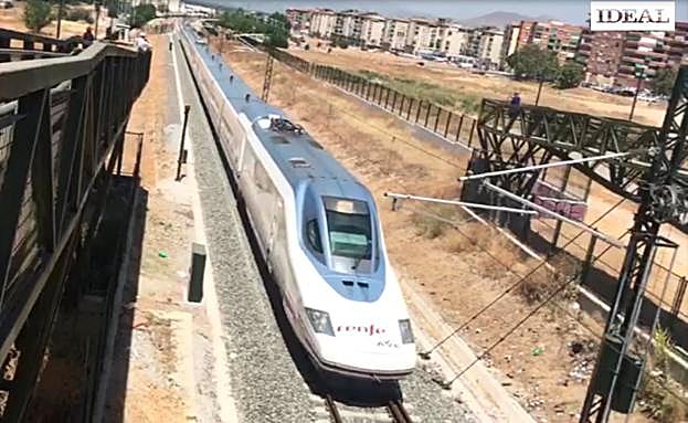 AVE a Granada | El vídeo histórico de la llegada del primer tren
