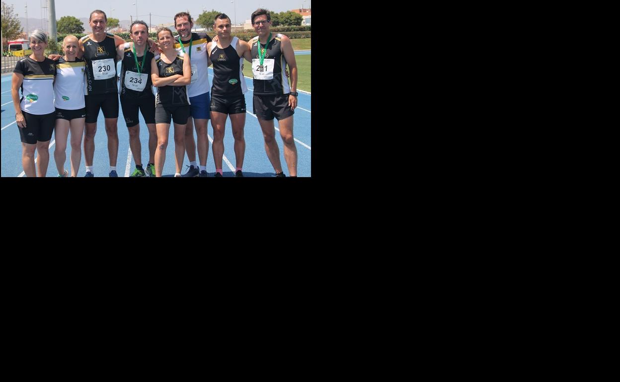 Atletas del Granada Joven en la competición. 