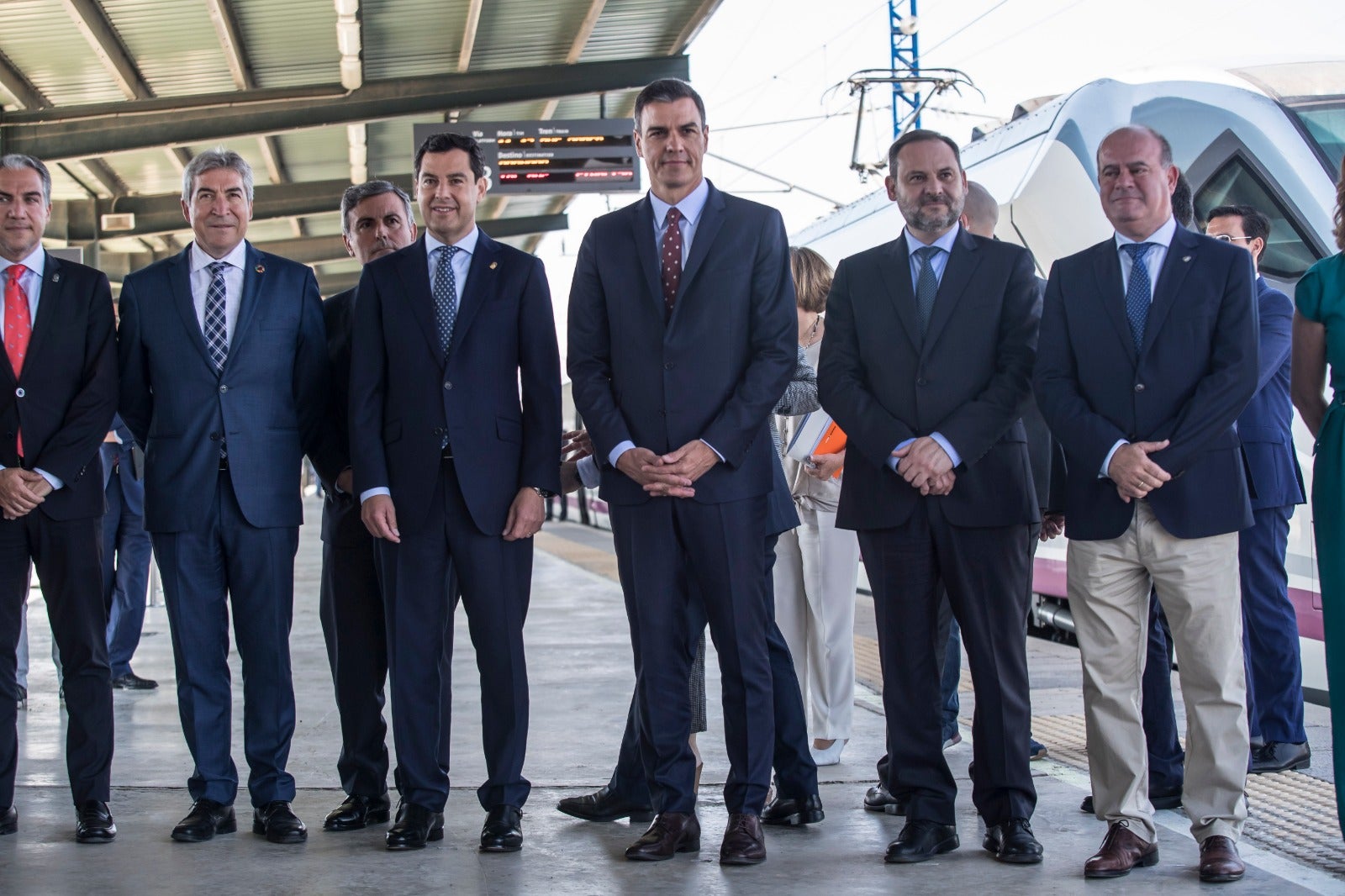 El presidente del Gobierno, Pedro Sánchez, inaugura en Antequera la línea que une está ciudad con Granada y Madrid