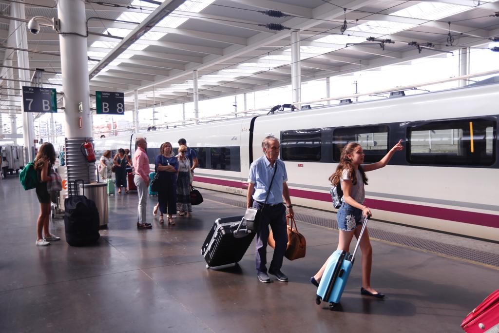 Los pasajeros han llegado a la estación de Atocha con tres minutos de antelación respecto a lo previsto