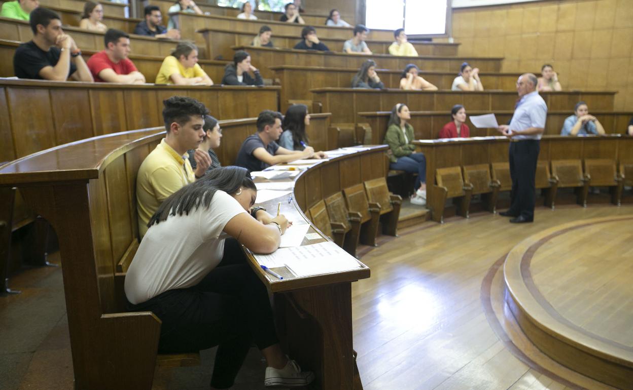 Examen de selectividad en la Universidad de Granada