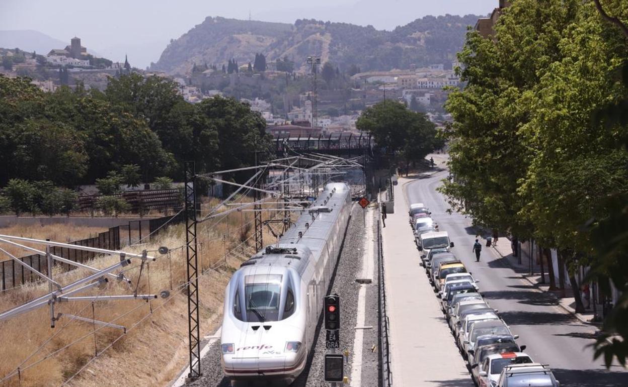 AVE de Granada: el tren procedente de Madrid vuelve a llegar con retraso