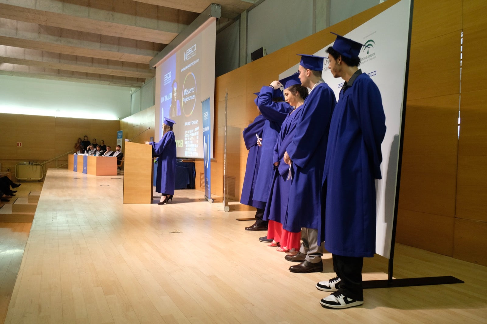 Después de cuatro años de estudios, la de anoche era una fecha muy esperada para varias promociones de esta escuela