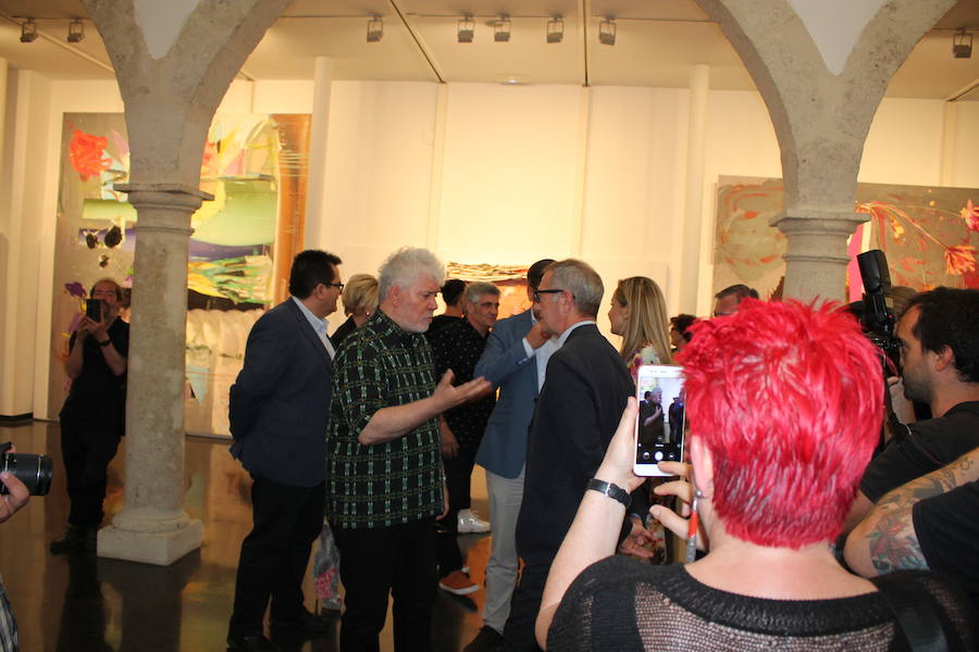 El cineasta manchego expone en el Centro Andaluz de la Fotografía, junto al artista Jorge Galindo, un trabajo conjunto en cuadros de gran formato 