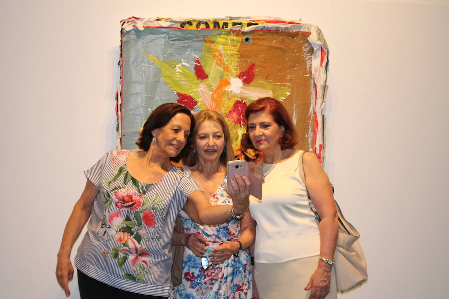 El cineasta manchego expone en el Centro Andaluz de la Fotografía, junto al artista Jorge Galindo, un trabajo conjunto en cuadros de gran formato 