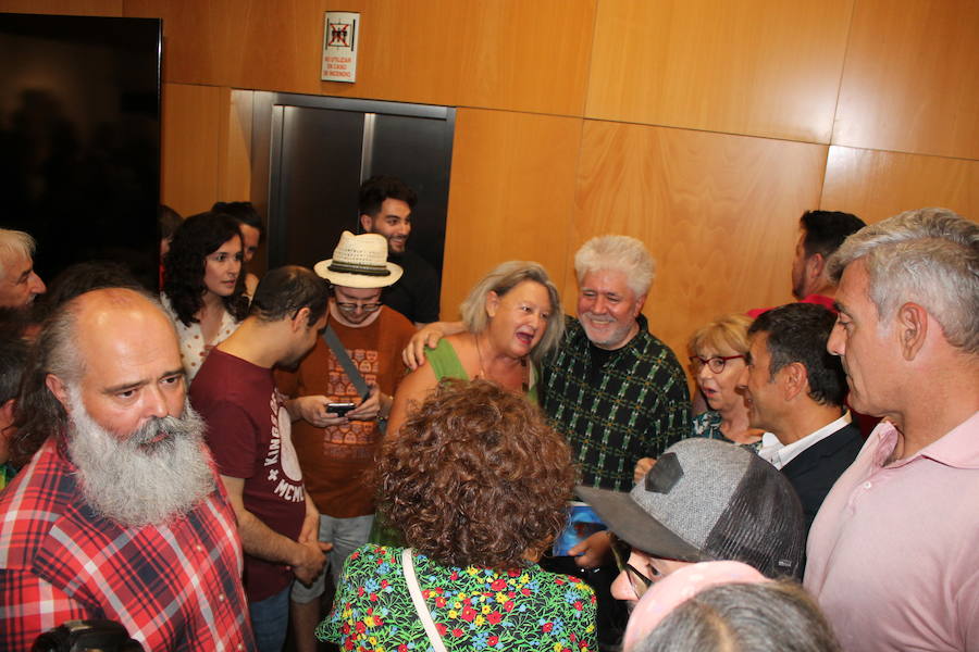 El cineasta manchego expone en el Centro Andaluz de la Fotografía, junto al artista Jorge Galindo, un trabajo conjunto en cuadros de gran formato 