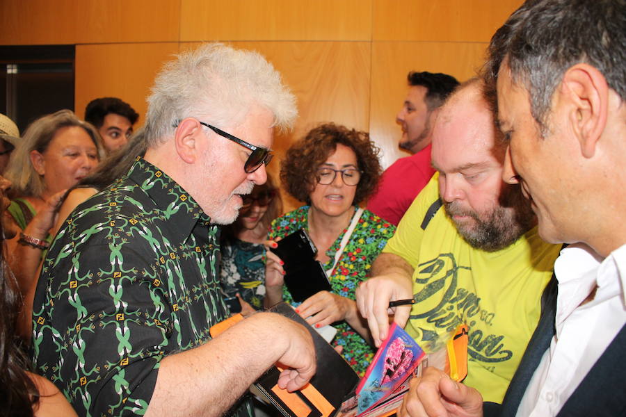 El cineasta manchego expone en el Centro Andaluz de la Fotografía, junto al artista Jorge Galindo, un trabajo conjunto en cuadros de gran formato 