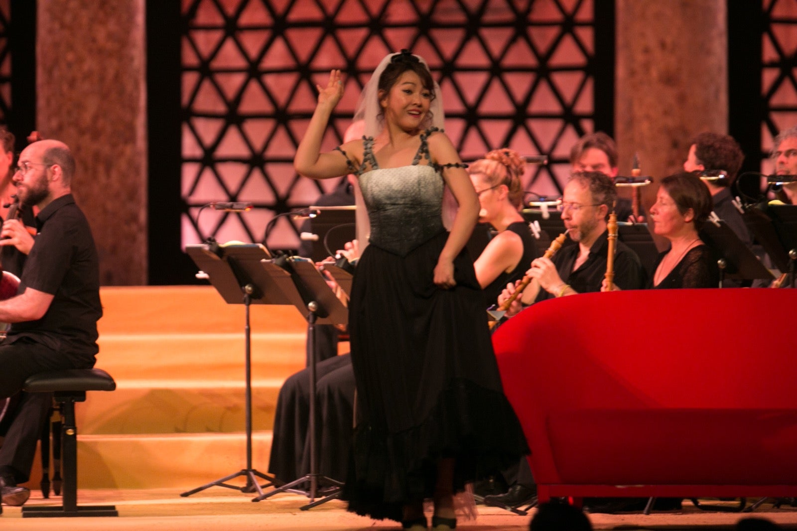 René Jacobs ofrece una versión amplia, luminosa, llena de ese espíritu mozartiano y que aflora en cualquier momento de tan grandiosa partitura