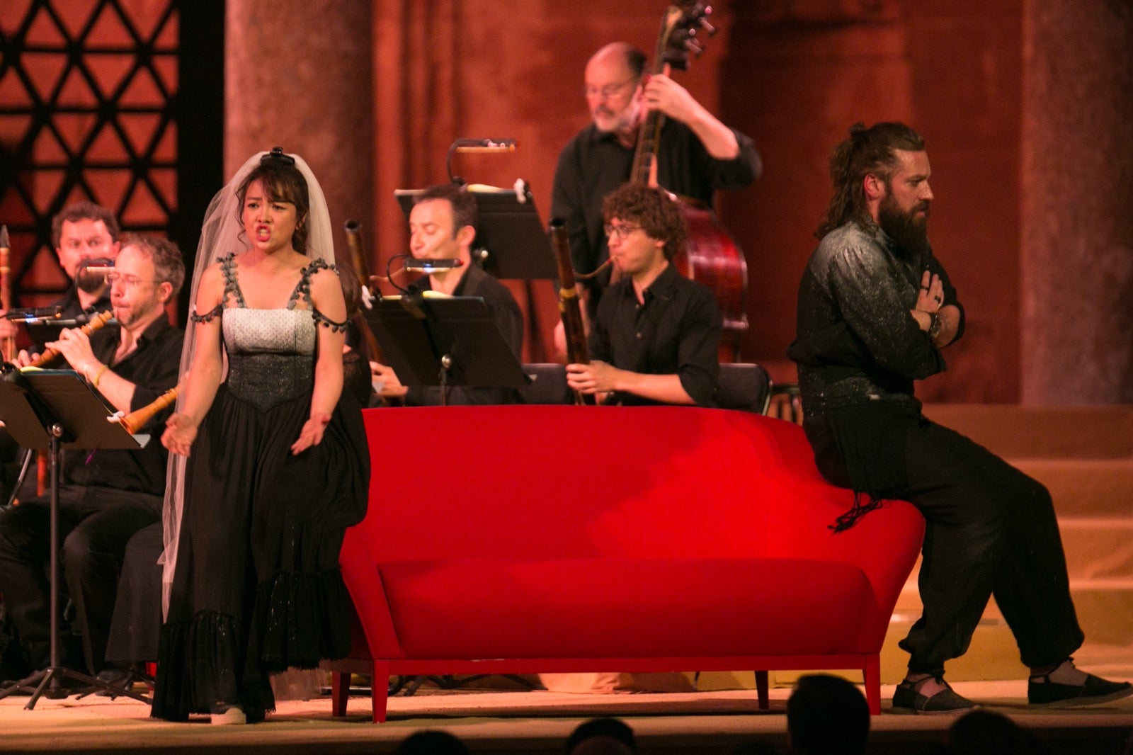 René Jacobs ofrece una versión amplia, luminosa, llena de ese espíritu mozartiano y que aflora en cualquier momento de tan grandiosa partitura