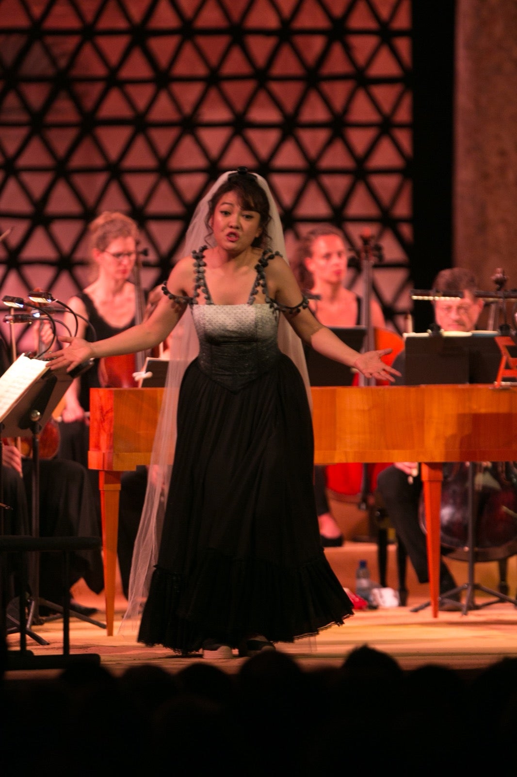 René Jacobs ofrece una versión amplia, luminosa, llena de ese espíritu mozartiano y que aflora en cualquier momento de tan grandiosa partitura