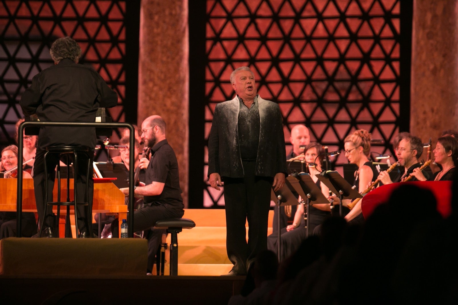 René Jacobs ofrece una versión amplia, luminosa, llena de ese espíritu mozartiano y que aflora en cualquier momento de tan grandiosa partitura