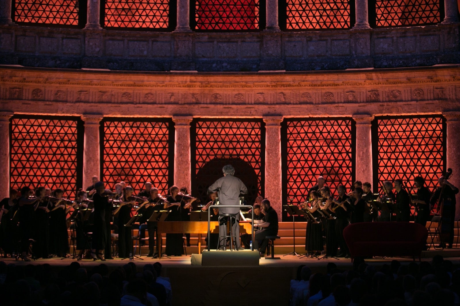 René Jacobs ofrece una versión amplia, luminosa, llena de ese espíritu mozartiano y que aflora en cualquier momento de tan grandiosa partitura