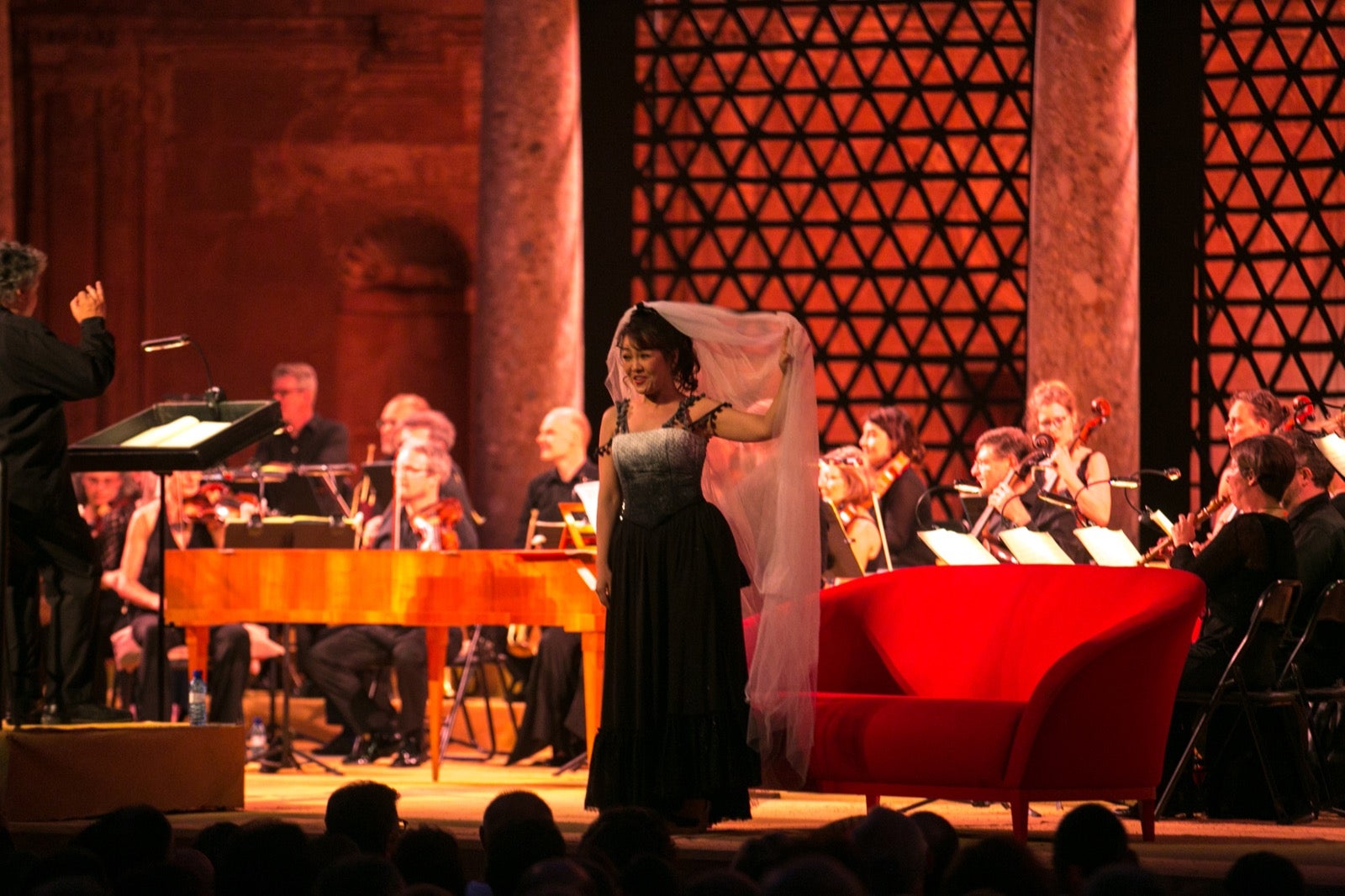 René Jacobs ofrece una versión amplia, luminosa, llena de ese espíritu mozartiano y que aflora en cualquier momento de tan grandiosa partitura