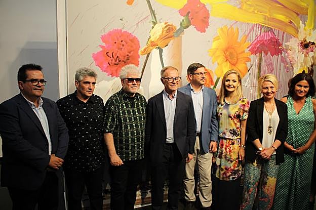 Jorge Galindo y Pedro Almodóvar junto al ministro de Cultura en funciones. 