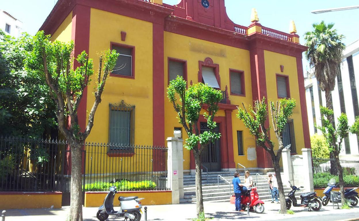 El edificio que albergó Banesto en Jaén, en Roldán y Marín, será para turismo de la provincia. 