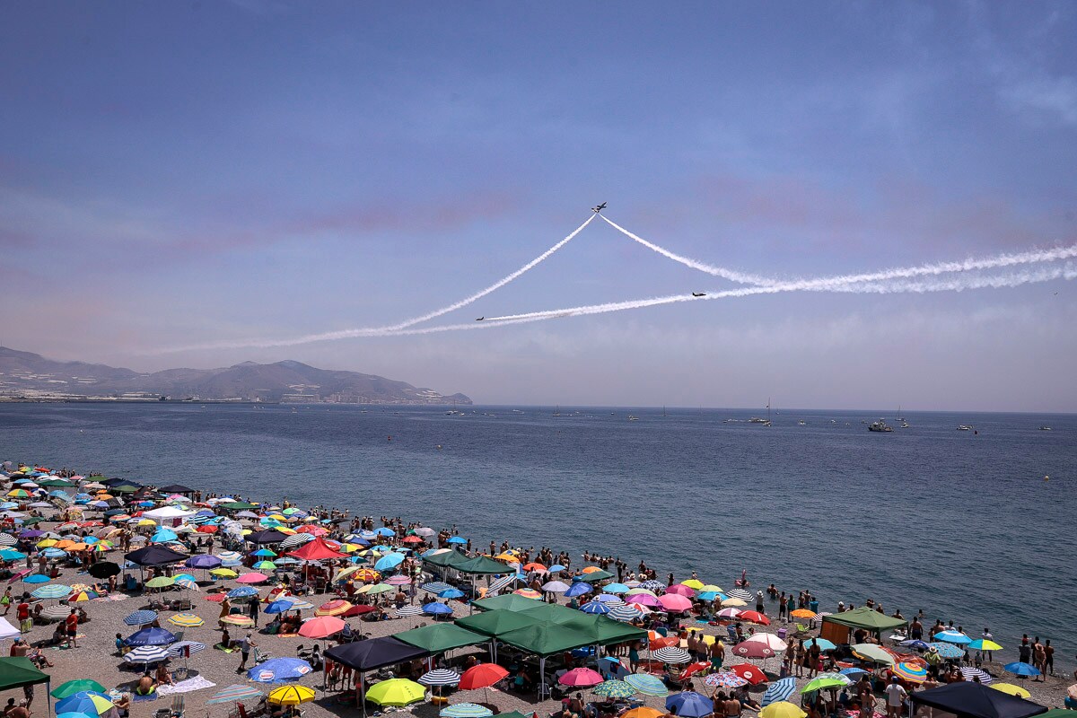 Treinta aeronaves han realizado diferentes acrobacias en este espectáculo, que ha celebrado este domingo su catorce edición